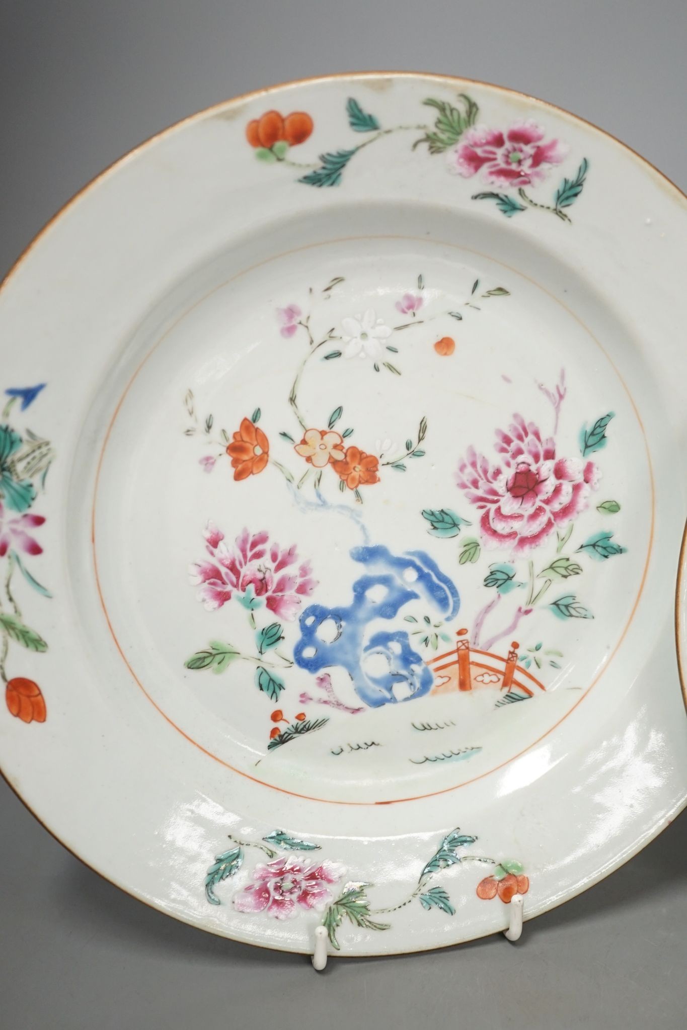 Two Chinese Export Famille rose plates, Qianlong period 23cm